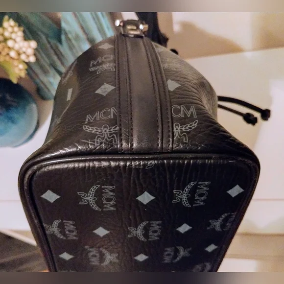 SOLD SOLD SOLD SOLD SOLD SOLD SOLD MCM Bucket Bag EUC - Picture 7 of 10